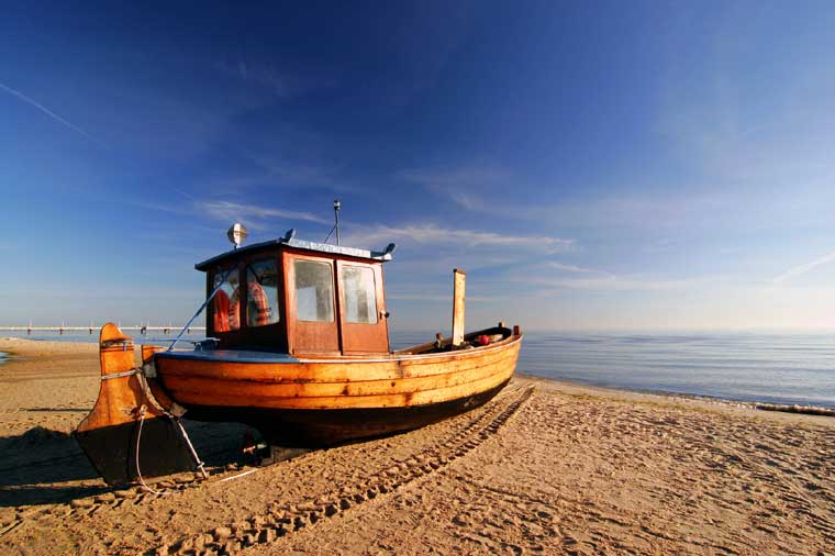 Boot am Strand von Zingst